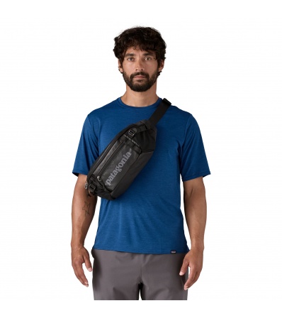 Чантичка Patagonia Black Hole Waist Pack 5L
